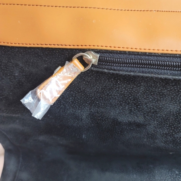 ONLY DUE TO CLOSET CLOSURE     LEGITIMATE BAG.  LEATHER. - Picture 3 of 13